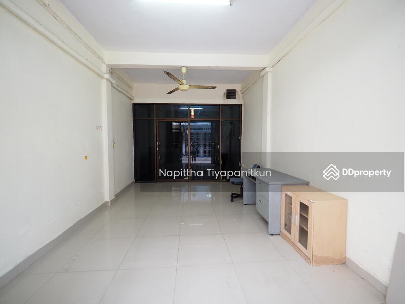 For Rent - For Rent Sathon 3 Storey Townhouse, 4Beds, 100m Walk From BRT Thanon Chan, Bangkok