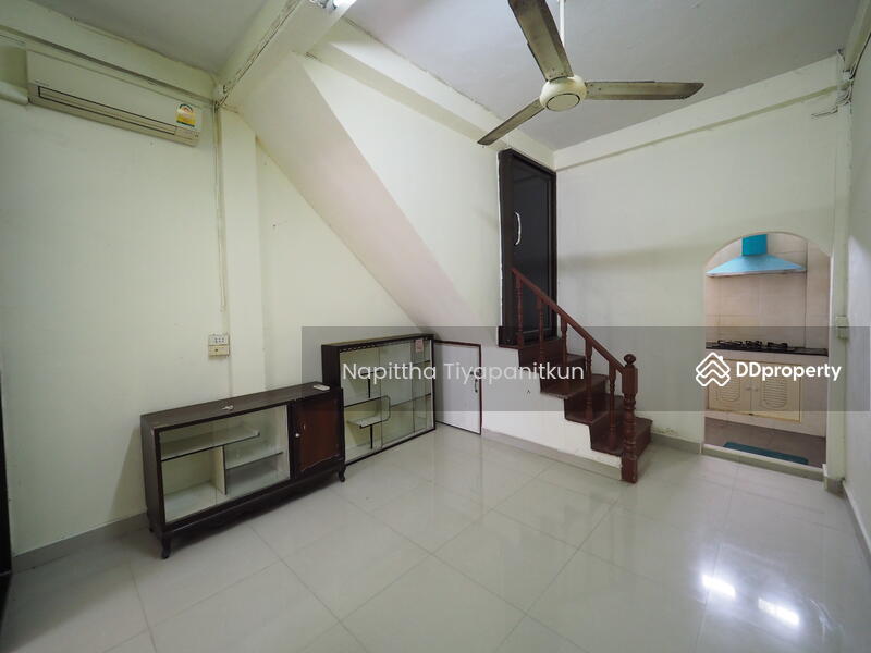 For Rent - For Rent Sathon 3 Storey Townhouse, 4Beds, 100m Walk From BRT Thanon Chan, Bangkok