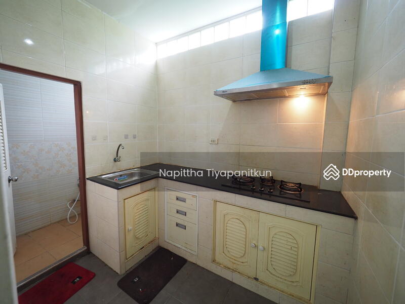 For Rent - For Rent Sathon 3 Storey Townhouse, 4Beds, 100m Walk From BRT Thanon Chan, Bangkok
