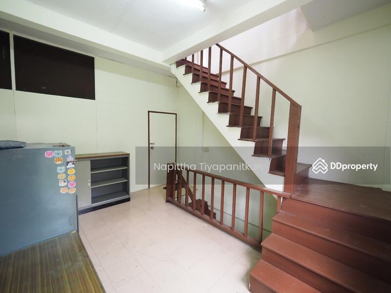 For Rent - For Rent Sathon 3 Storey Townhouse, 4Beds, 100m Walk From BRT Thanon Chan, Bangkok