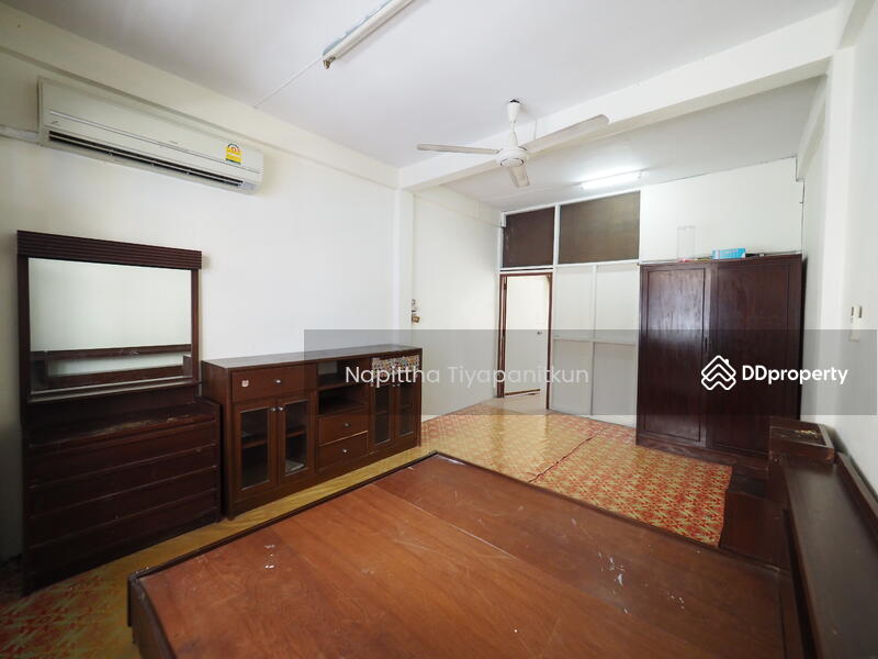 For Rent - For Rent Sathon 3 Storey Townhouse, 4Beds, 100m Walk From BRT Thanon Chan, Bangkok