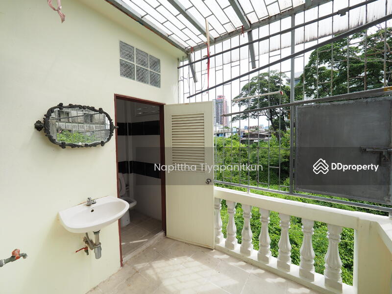 For Rent - For Rent Sathon 3 Storey Townhouse, 4Beds, 100m Walk From BRT Thanon Chan, Bangkok