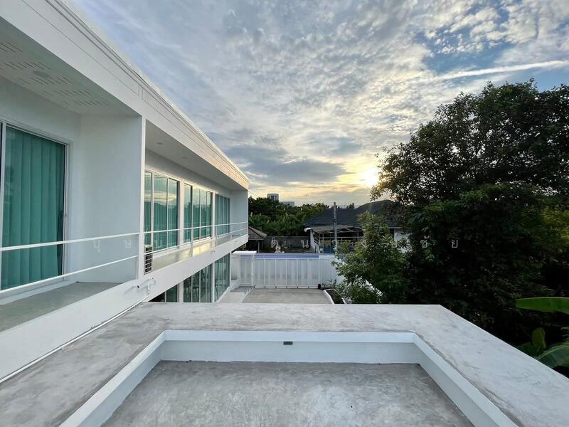 ทำเลลาดกระบัง 1ให้เช่าบ้านเดี่ยว 5 นอน บ้านสวยมาก สีขาว สไตล์โมเดิร์น มินิมอล ใกล้สุวรรณภูมิ, กรุงเทพ, ลาดกระบัง, กรุงเทพ, 250 ตร.ม., บ้านเดี่ยว ให้เช่า, โดย บุษบา รัตนวงษ์ชัย, 60090796 - DDproperty.com