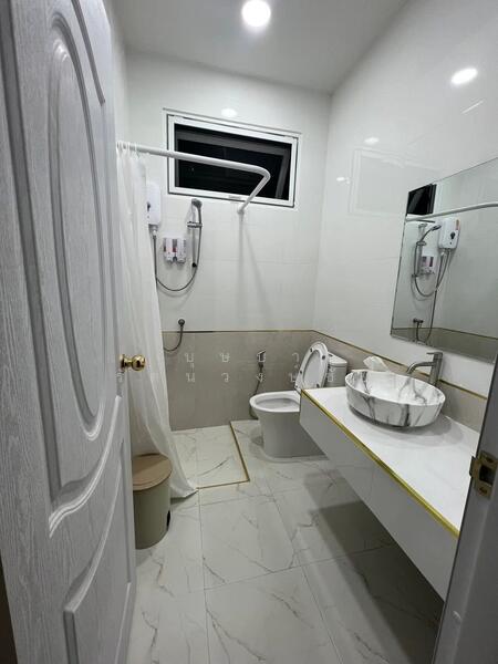 ทำเลลาดกระบัง 1ให้เช่าบ้านเดี่ยว 5 นอน บ้านสวยมาก สีขาว สไตล์โมเดิร์น มินิมอล ใกล้สุวรรณภูมิ, Bangkok, ลาดกระบัง, Lat Krabang, Bangkok, 5 Bedrooms, 250 sqm, Single Detached House For Rent, by บุษบา รัตนวงษ์ชัย, 60090796 - DDproperty.com
