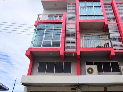 ขาย - ขายอาคารพาณิชย์ 3 ชั้นครึ่ง ศรีราชา ชลบุรี ติดถนนมอเตอร์เวย์ ใกล้แยกหนองยายบู่, ชลบุรี