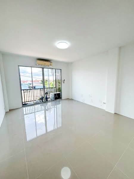 ขาย - ขายทาวน์โฮม 3 ชั้น ต.บางแขม อ.เมือง จ.นครปฐม, นครปฐม
