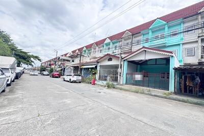 ขาย - ขายและให้เช่าทาวน์เฮาส์ 3 ชั้น หมู่บ้านรินทร์ทอง รามคำแหง 190 ใกล้ MRT สีชมพู, กรุงเทพ