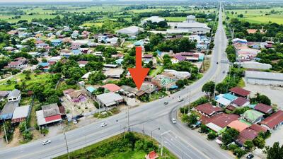 ขาย - ที่ดินทำเลทอง 3แยกหัวถนน ท่าตะโก พื้นที่106 ตร.ว. พร้อมบ้านชั้นเดียวหนึ่งหลัง, นครสวรรค์