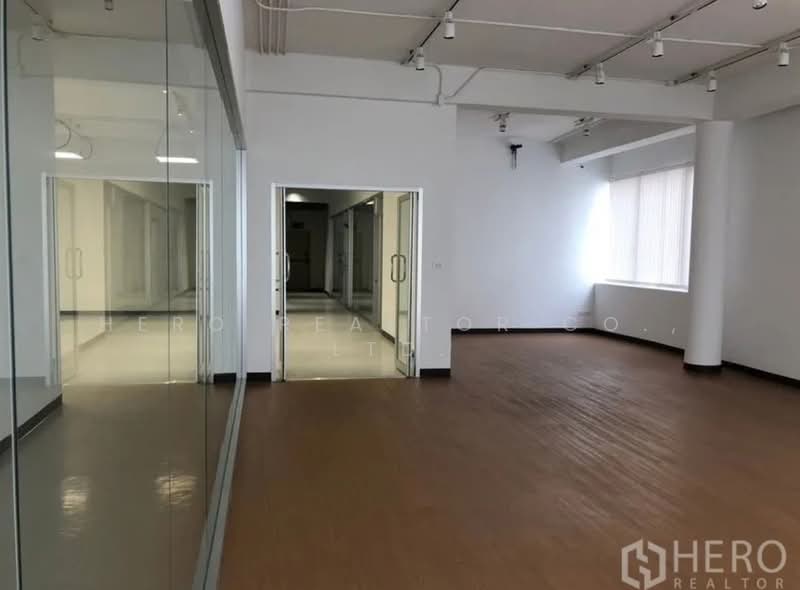 For Rent Bangkok Office Surawong BTS Sala Daeng Bang Rak BRE23006, Bangkok, Si Phraya, Bang Rak, Bangkok, , 237 sqm, Office Space For Rent, by Hero Realtor Co., Ltd., 60095611 - DDproperty.com
