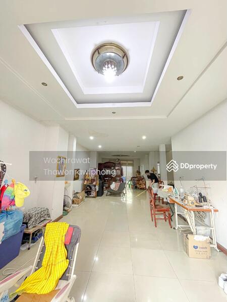 For Sale - Theparak Commercial Building near CJ supermarket, Samut Prakan