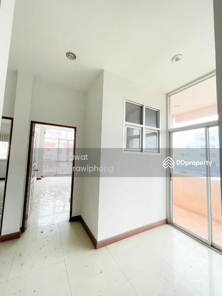 For Sale - Theparak Commercial Building near CJ supermarket, Samut Prakan