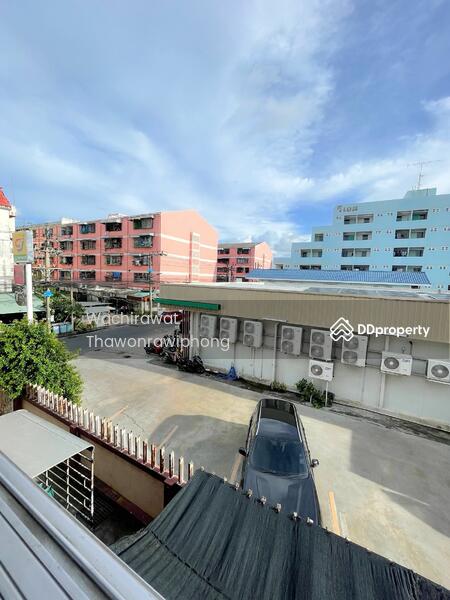 For Sale - Theparak Commercial Building near CJ supermarket, Samut Prakan