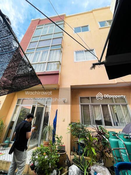 For Sale - Theparak Commercial Building near CJ supermarket, Samut Prakan