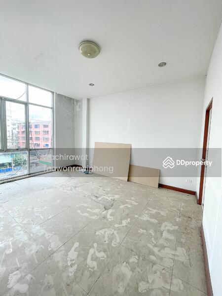 For Sale - Theparak Commercial Building near CJ supermarket, Samut Prakan