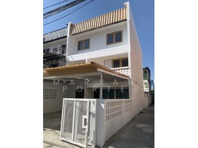 ขาย - ทาวน์เฮาท์ 3-ห้องนอน, กรุงเทพ