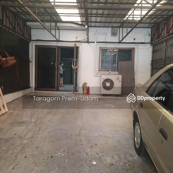 For Rent - 4-Bedroom Townhouse, Bangkok