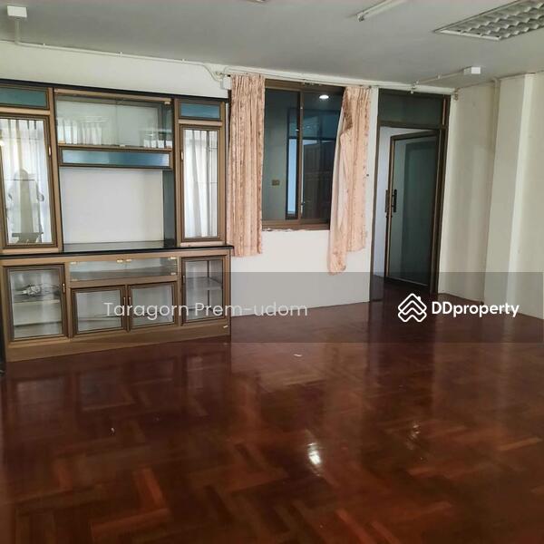 For Rent - 4-Bedroom Townhouse, Bangkok