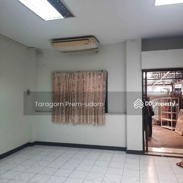 ให้เช่า - ทาวน์เฮาท์ 4-ห้องนอน, กรุงเทพ