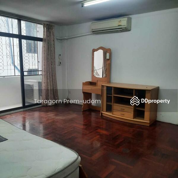 For Rent - 4-Bedroom Townhouse, Bangkok