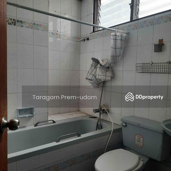 For Rent - 4-Bedroom Townhouse, Bangkok