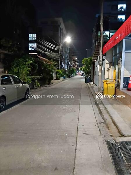 For Rent - 4-Bedroom Townhouse, Bangkok