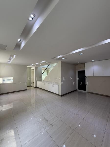 For Rent - House Modern Style For Rent Sukhumwit 50 Open Showroom | Office | Clinic, Bangkok