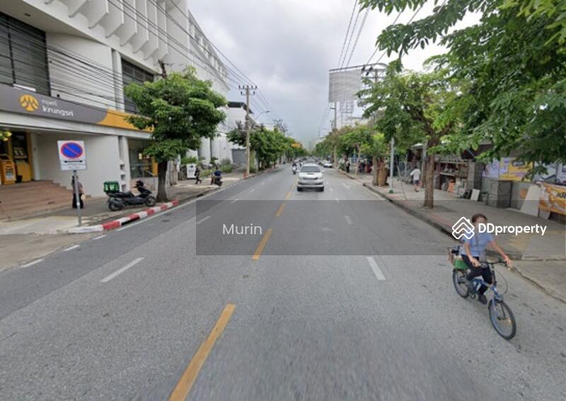 ขาย - ขายที่ดินพร้อมบ้านหรูติดถนนใหญ่นครไชยศรี สภาพดี ที่จอดรถกว้าง, กรุงเทพ