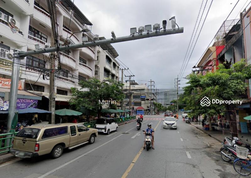 ขาย - ขายที่ดินพร้อมบ้านหรูติดถนนใหญ่นครไชยศรี สภาพดี ที่จอดรถกว้าง, กรุงเทพ