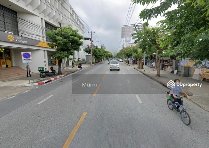 ขาย - ขายที่ดินพร้อมบ้านหรูติดถนนใหญ่นครไชยศรี สภาพดี ที่จอดรถกว้าง, กรุงเทพ