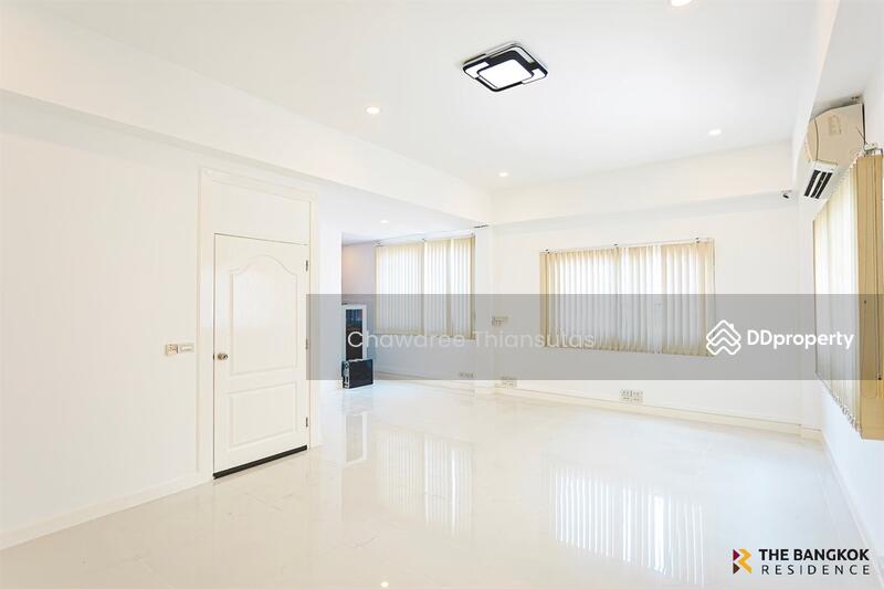 ขาย - Townhouse area Ladprao near MRT Lat Phrao 101, กรุงเทพ