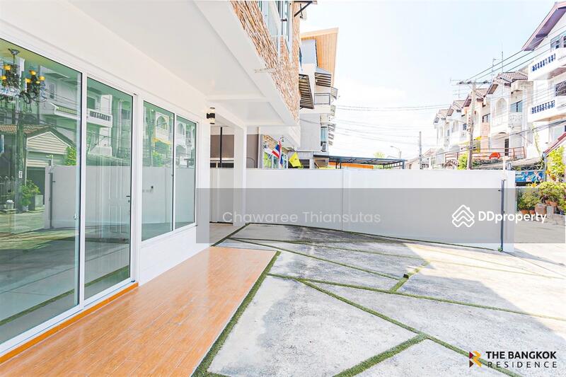 ขาย - Townhouse area Ladprao near MRT Lat Phrao 101, กรุงเทพ