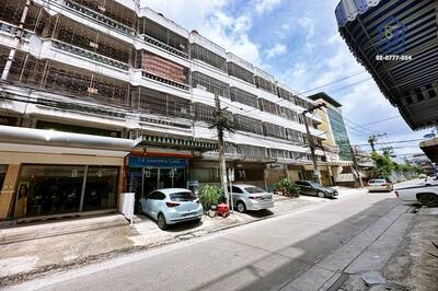 ขาย - อาคารพาณิชย์ 5 ชั้น ซอยรามคำแหง12 ติดรถไฟฟ้าMRT ใกล้ทางด่วนรามอินทรา-อาจณรงค์, กรุงเทพ