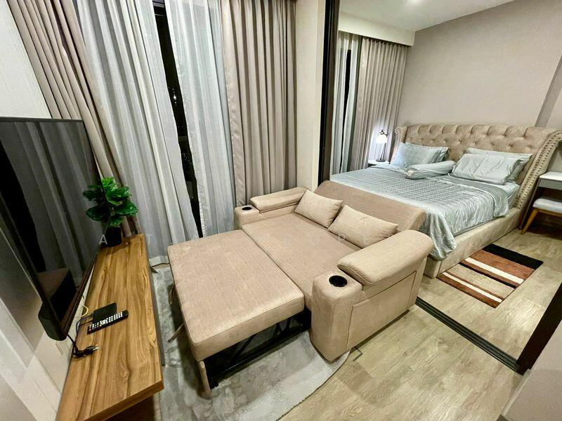 Keen Center sriracha