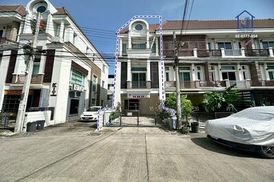 ขาย - Premium Place (พรีเมี่ยม เพลส) เอกมัย-รามอินทรา ซอยนวลจันทร์50, กรุงเทพ