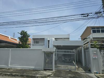 ขาย - Rare item! บ้านเดี่ยว 2 ชั้น พัฒนาการ61 พื้นไม้สักแท้ Renovate ใหม่ทั้งหลังพร้อมที่จอดรถ 5คัน, กรุงเทพ