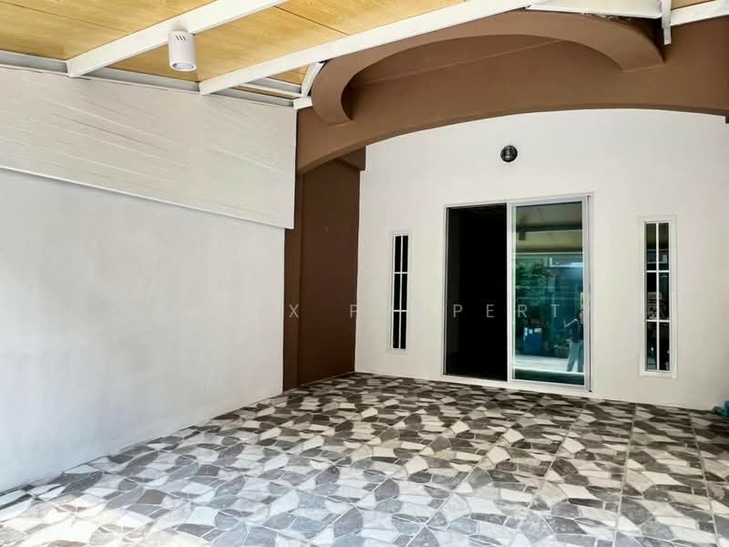 Phong Sirichai 1, Samut Sakhon, Om Noi, Krathum Baen, Samut Sakhon, 4 Bedrooms, 140 sqm, Townhouse For Sale, by Connex Property, 60100318 - DDproperty.com