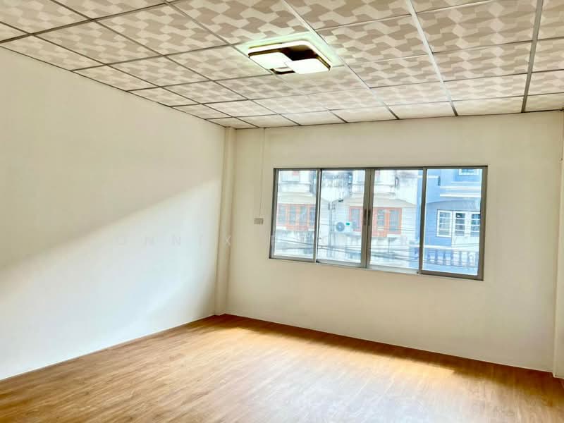 Phong Sirichai 1, Samut Sakhon, Om Noi, Krathum Baen, Samut Sakhon, 4 Bedrooms, 140 sqm, Townhouse For Sale, by Connex Property, 60100318 - DDproperty.com