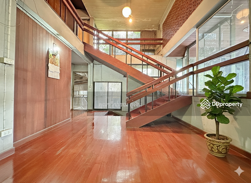 For Sale - Stylish 2-Storey House with Beautiful Land in the Heart of the City, Bangkok