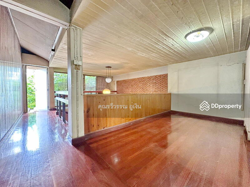 For Sale - Stylish 2-Storey House with Beautiful Land in the Heart of the City, Bangkok