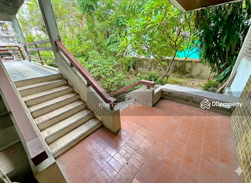 For Sale - Stylish 2-Storey House with Beautiful Land in the Heart of the City, Bangkok