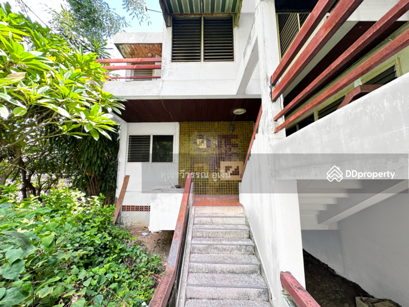 For Sale - Stylish 2-Storey House with Beautiful Land in the Heart of the City, Bangkok