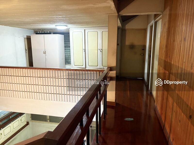 For Sale - Stylish 2-Storey House with Beautiful Land in the Heart of the City, Bangkok