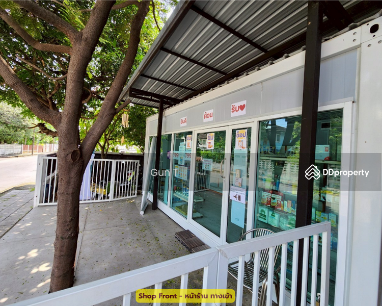7.2 Front Shop - Front