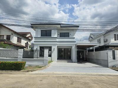 ขาย - บ้านเดี่ยวหลังใหญ่ กว้างมาก รีโนเวทใหม่ หมู่บ้าน มัณฑนา คู้บอน27 แยก7 ใกล้รถไฟฟ้า ทำเลดี ถนนเมน, กรุงเทพ