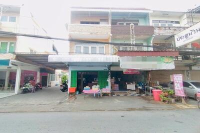 ขาย - ขายอาคารพาณิชย์ 3 ชั้น เนื้อที่ 18 ตรว.ซอยเจริญราษฎร์ 7 พระราม 3 บางคอแหลม, กรุงเทพ