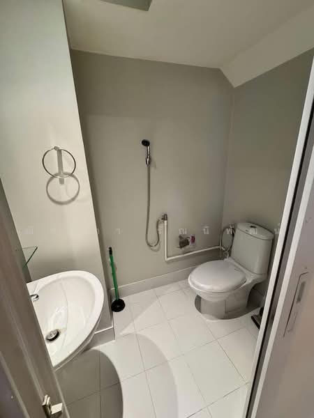 ให้เช่าบ้านลาดพร้าว 71 ตกแต่งใหม่, Bangkok, Lat Phrao, Bangkok, 4 Bedrooms, 156 sqm, Townhouse For Rent, by เฌอณิษฐา  นิติวัชญ์วาณิช, 60103276 - DDproperty.com