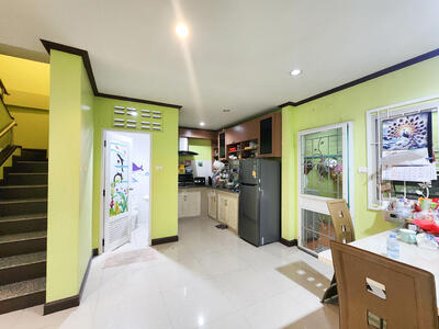 ขาย - ทั้งสงบแถมสะดวก! ขาย ทาวน์โฮม 2 ชั้น หมู่บ้านสินทวี พุทธสาคร กระทุ่มแบน เนื้อที่ 21 ตารางวา, สมุทรสาคร