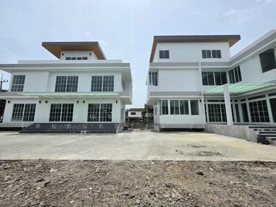 ขาย - บ้านเดี่ยว ถ.พหลโยธิน ซ.พหลโยธิน 64/1 ต.คูคต อ.ลำลูกกา จ.ปทุมธานี 12130, ปทุมธานี