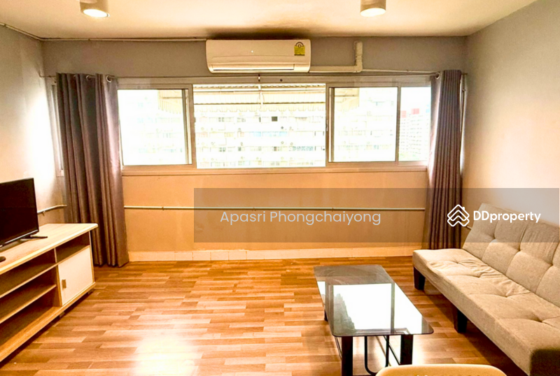 Living area (City view)