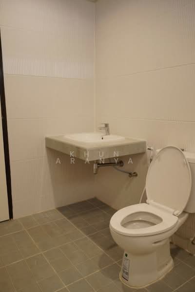 ไม่ทราบชื่อ, Bangkok, Lat Phrao, Lat Phrao, Bangkok, 5 Bedrooms, 250 sqm, Single Detached House For Rent, by Khun Aranya, 60104507 - DDproperty.com